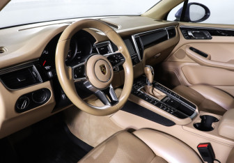 Подержанный автомобиль Porsche Macan 2015 года (15 фото)