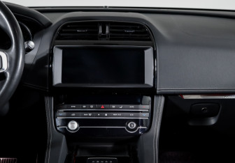 Подержанный автомобиль Jaguar F-Pace 2019 года (13 фото)