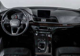 Подержанный автомобиль Audi Q5 2019 года (12 фото)