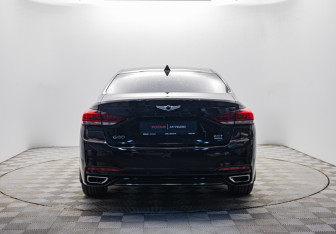 Подержанный автомобиль Genesis G80 2019 года (6 фото)