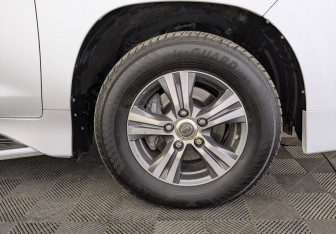 Подержанный автомобиль Lexus LX 2019 года (12 фото)