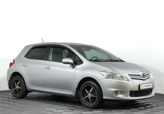 Подержанный автомобиль Toyota Auris Hatchback 2011 года (3 фото)