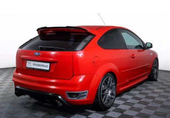 Подержанный автомобиль Ford Focus ST Hatchback 2007 года (5 фото)