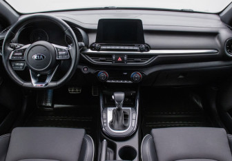 Подержанный автомобиль Kia Cerato Sedan 2019 года (13 фото)