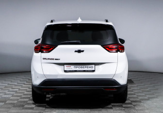 Подержанный автомобиль Chevrolet Orlando 2022 года (6 фото)