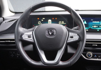 Подержанный автомобиль Changan Eado Plus 2023 года (13 фото)