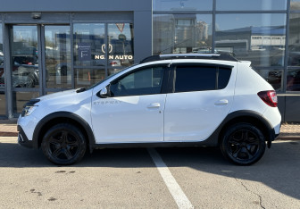 Подержанный автомобиль Renault Sandero 2020 года (9 фото)