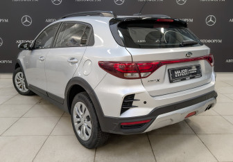 Подержанный автомобиль Kia Rio Hatchback 2021 года (7 фото)