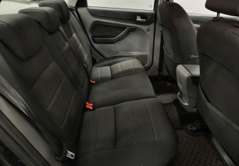 Подержанный автомобиль Ford Focus Sedan 2010 года (12 фото)