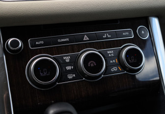 Подержанный автомобиль Land Rover Range Rover Sport 2015 года (23 фото)