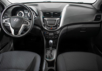 Подержанный автомобиль Hyundai Solaris Sedan 2013 года (10 фото)