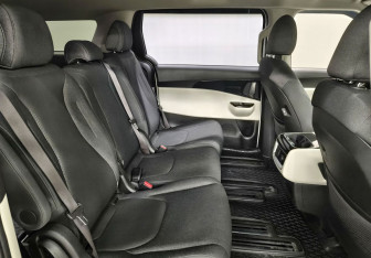 Подержанный автомобиль Kia Carnival 2021 года (13 фото)