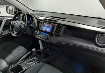 Подержанный автомобиль Toyota RAV4 2019 года (19 фото)