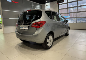 Подержанный автомобиль Opel Meriva 2012 года (4 фото)