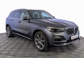 Подержанный автомобиль BMW X5 2020 года (3 фото)
