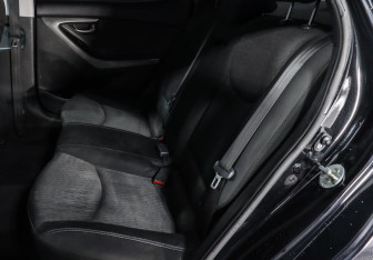 Подержанный автомобиль Hyundai Elantra Sedan 2012 года (11 фото)