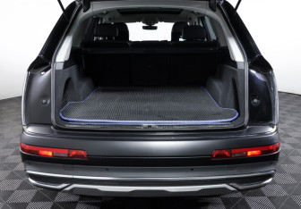 Подержанный автомобиль Audi Q7 2019 года (9 фото)