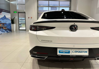 Подержанный автомобиль Changan Lamore 2023 года (9 фото)