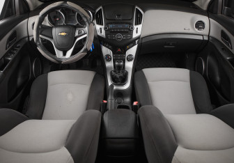 Подержанный автомобиль Chevrolet Cruze Sedan 2014 года (10 фото)