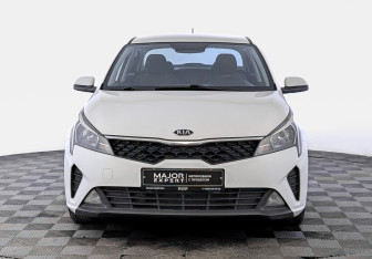 Подержанный автомобиль Kia Rio Sedan 2021 года (2 фото)