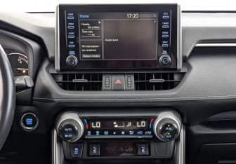 Подержанный автомобиль Toyota RAV4 2022 года (17 фото)