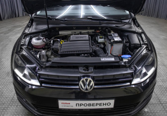 Подержанный автомобиль Volkswagen Golf Hatchback 2016 года (9 фото)