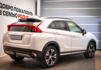 Подержанный автомобиль Mitsubishi Eclipse Cross 2018 года (4 фото)