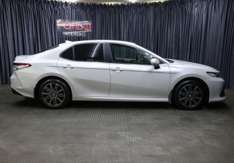 Подержанный автомобиль Toyota Camry Sedan 2022 года (4 фото)