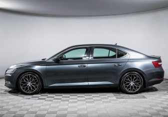 Подержанный автомобиль Skoda Superb Liftback 2015 года (8 фото)