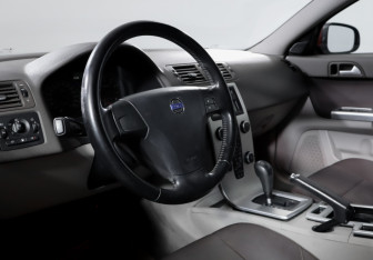 Подержанный автомобиль Volvo S40 2010 года (14 фото)