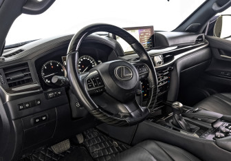 Подержанный автомобиль Lexus LX 2019 года (15 фото)