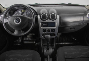 Подержанный автомобиль Renault Sandero 2014 года (13 фото)