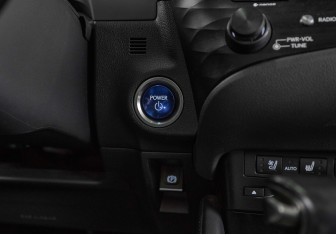 Подержанный автомобиль Lexus ES 2019 года (22 фото)