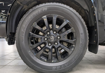Подержанный автомобиль Toyota Land Cruiser Prado 2021 года (12 фото)