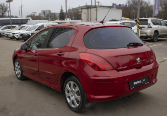 Подержанный автомобиль Peugeot 308 Hatchback 2009 года (7 фото)