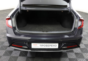 Подержанный автомобиль Hyundai Sonata 2023 года (10 фото)