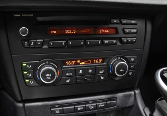 Подержанный автомобиль BMW X1 2013 года (18 фото)