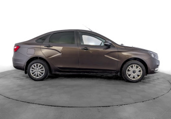 Подержанный автомобиль LADA (ВАЗ) Vesta Sedan 2019 года (4 фото)