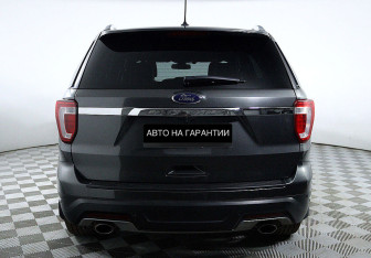 Подержанный автомобиль Ford Explorer 2018 года (4 фото)