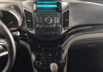 Подержанный автомобиль Chevrolet Orlando 2012 года (15 фото)