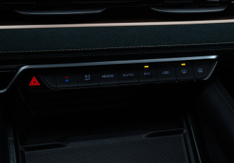 Подержанный автомобиль Geely Monjaro 2023 года (15 фото)