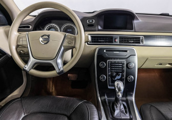 Подержанный автомобиль Volvo XC70 2013 года (12 фото)