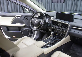 Подержанный автомобиль Lexus RX 2021 года (11 фото)