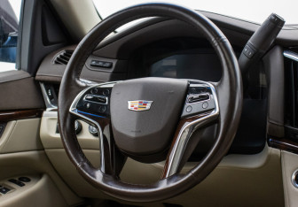 Подержанный автомобиль Cadillac Escalade Suv 2015 года (13 фото)
