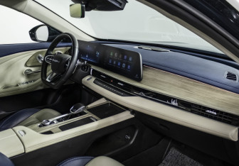 Подержанный автомобиль Chery Arrizo 8 2023 года (8 фото)