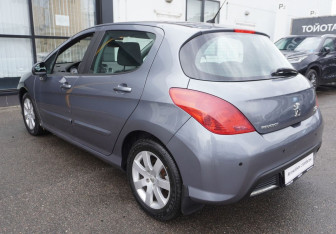 Подержанный автомобиль Peugeot 308 Hatchback 2010 года (7 фото)