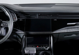 Подержанный автомобиль Audi Q8 2019 года (13 фото)