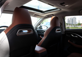 Подержанный автомобиль Omoda C5 2023 года (24 фото)