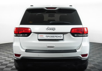 Подержанный автомобиль Jeep Grand Cherokee 2016 года (6 фото)