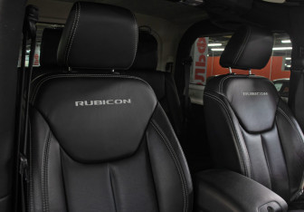 Подержанный автомобиль Jeep Wrangler 2014 года (11 фото)